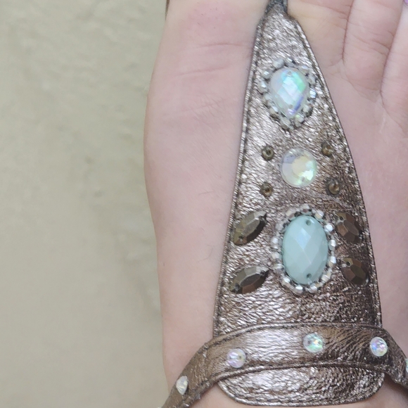 SUPER CUTE~ WOMENS~ MAURICES ~FLAT THONG SANDALS ~SIZE 8~ EXCELLENT CONDITION - Picture 5 of 14